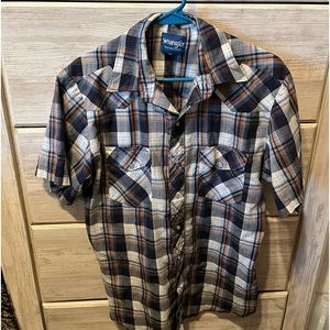 Wrangler flannel button down t-shirt